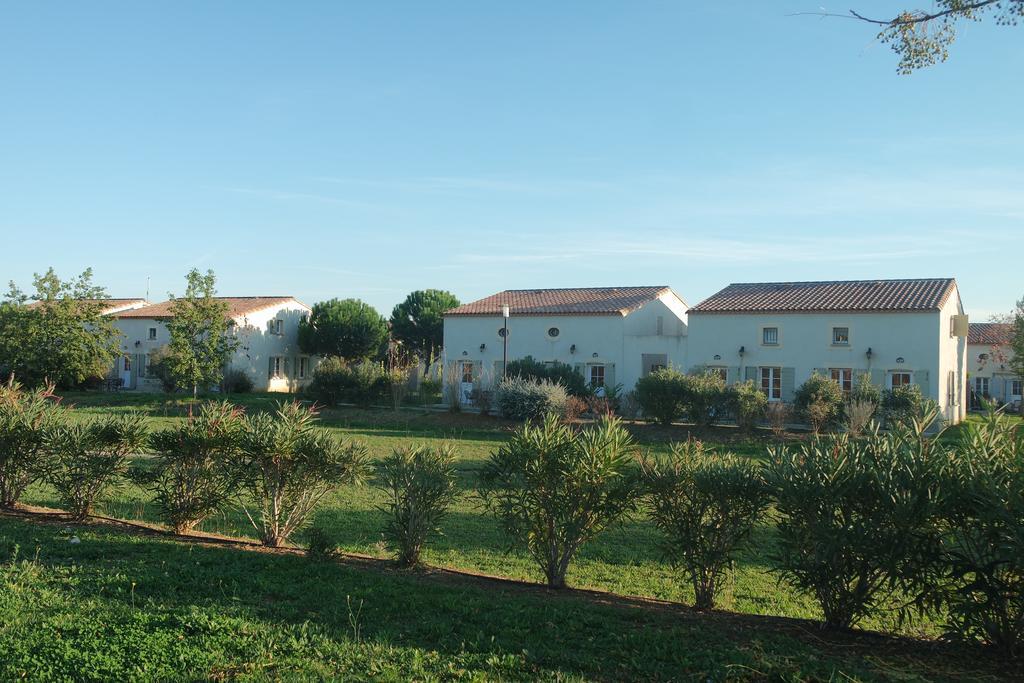 Hotel Restaurant Les Jasses De Camargue Gallargues-le-Montueux Exterior foto